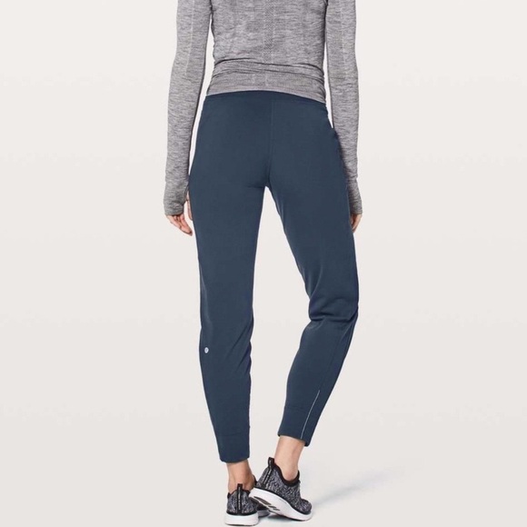 Lululemon Women's Size 4 Run Rulu Run Track Pant Navy Blue W5ARPS Zip Pockets - Picture 1 of 10